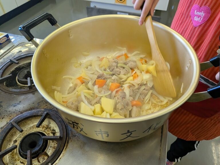 寒い冬に温かいシチューを作りました！【調理イベント】