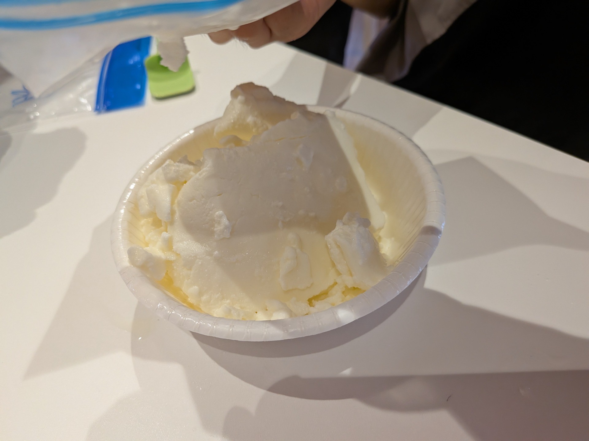 ☆夏の科学実験☆アイスクリーム作り🍨